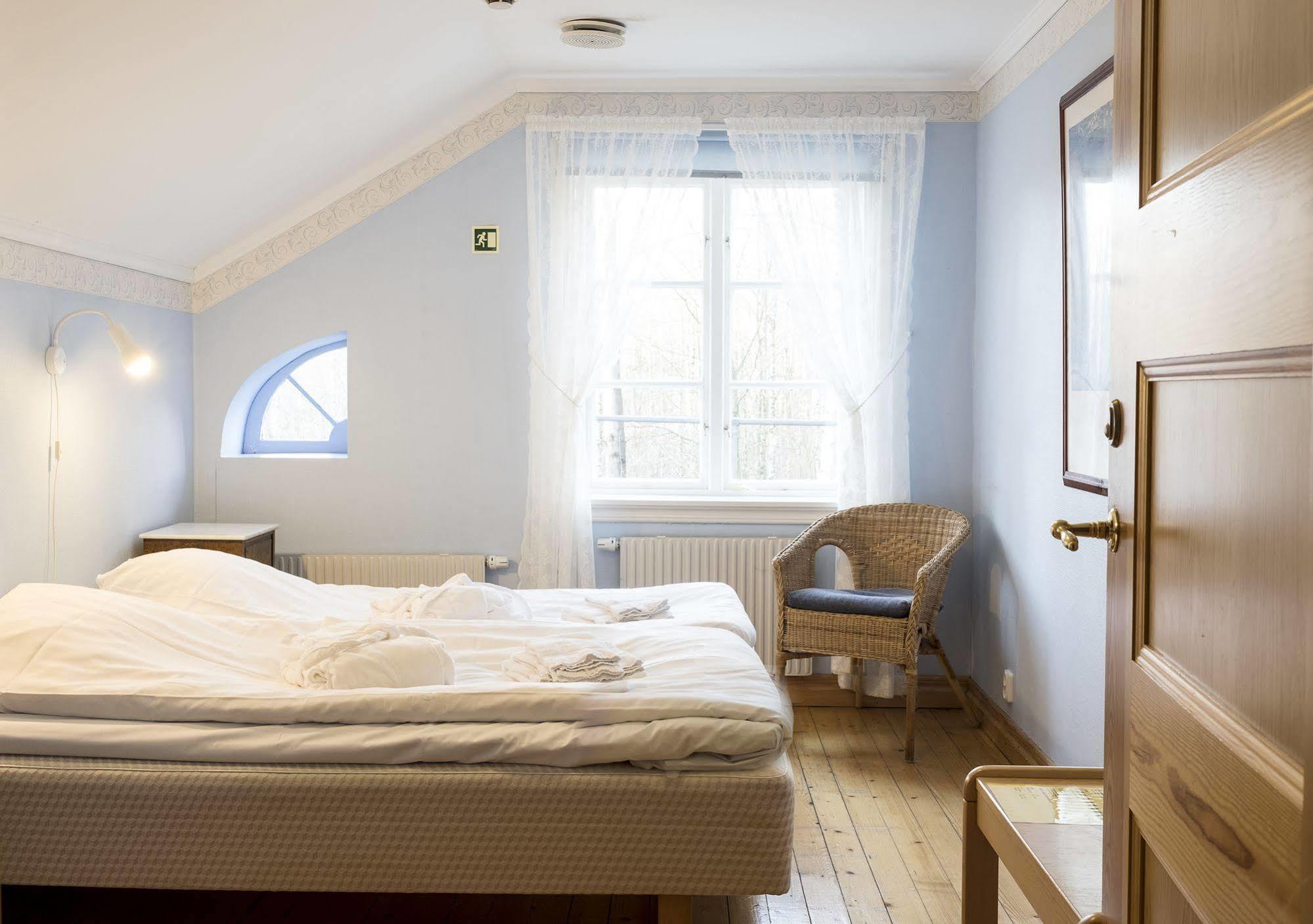 Nordiska Folkhoegskolan Bed And Breakfast Кунгэльв Экстерьер фото